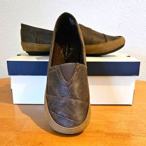 NEW IN BOX - ST. JOHN'S BAY - Cute Dark Brown Flats - Size 7